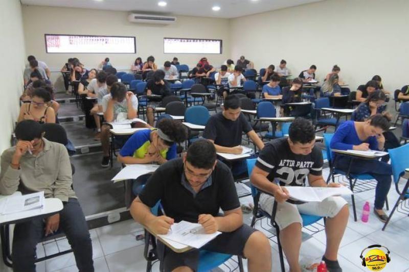Alunos realizam o Exame Nacional do Ensino Médio (ENEM) 2018.