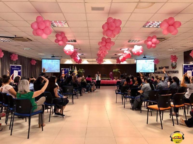 Evento realizado no Clóves Vetoratto reuniu mulheres para esclarecimentos sobre o câncer de mama 